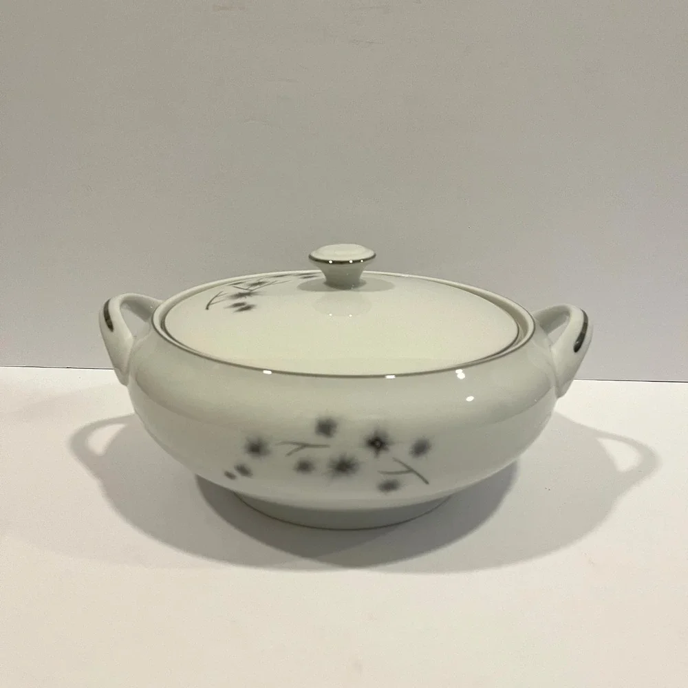 Creative Fine China Japan #1014 Covered Vegetable Tureen Serving Dish Starburst